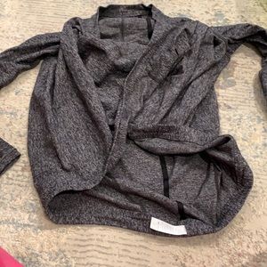 Super cute gray sweatshirt